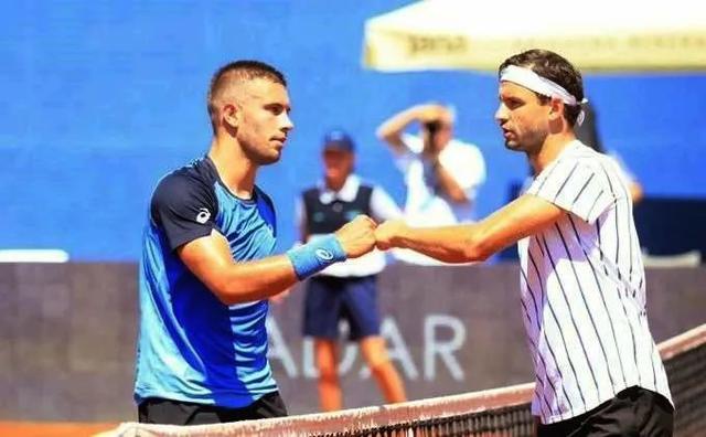 整个球队的 整个球队的