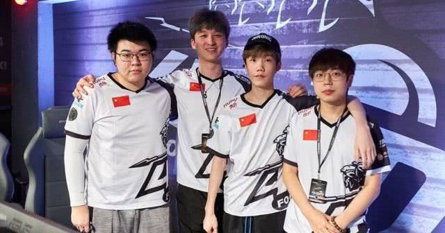 他进一步解 他进一步解