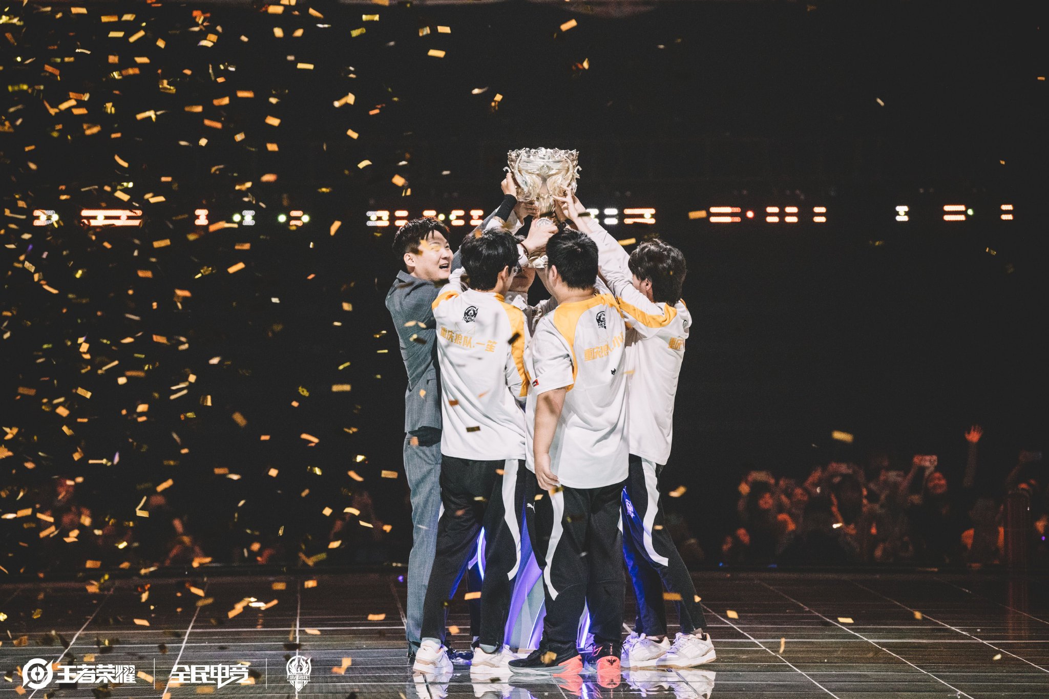 以伺机而动 以伺机而动